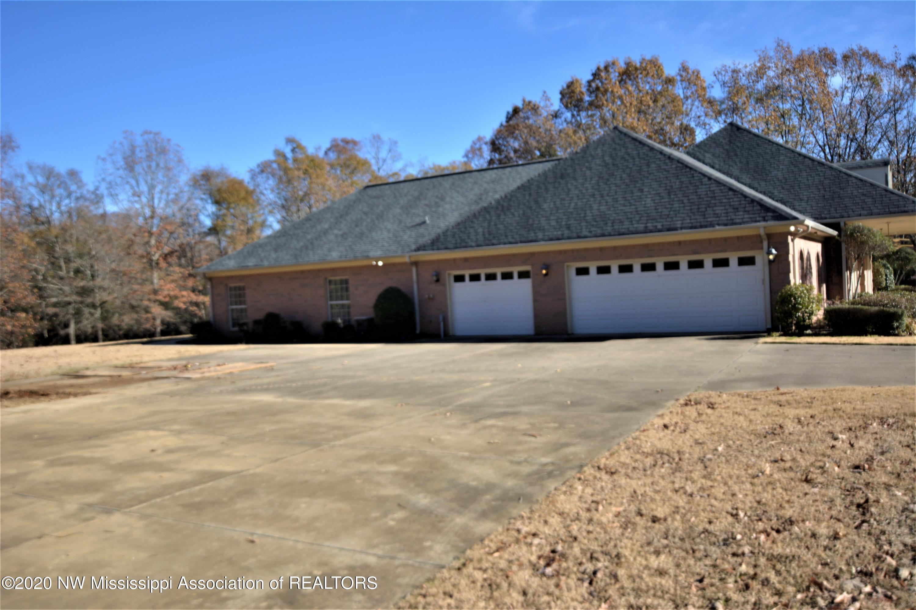 4720 Byhalia Road Hernando, MS 38632 - Photo 43 of 49 3 Car Garage
