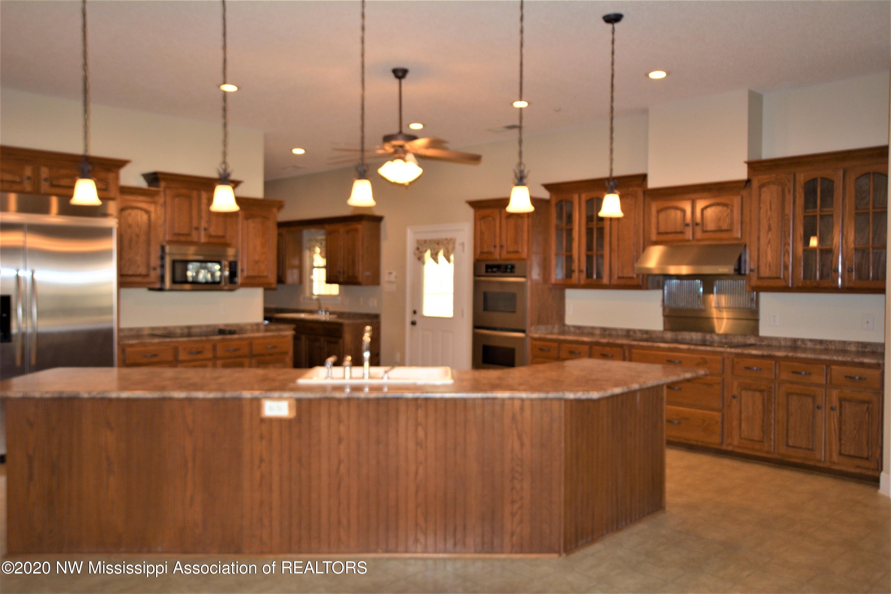 4720 Byhalia Road Hernando, MS 38632 - Photo 8 of 49 Kitchen