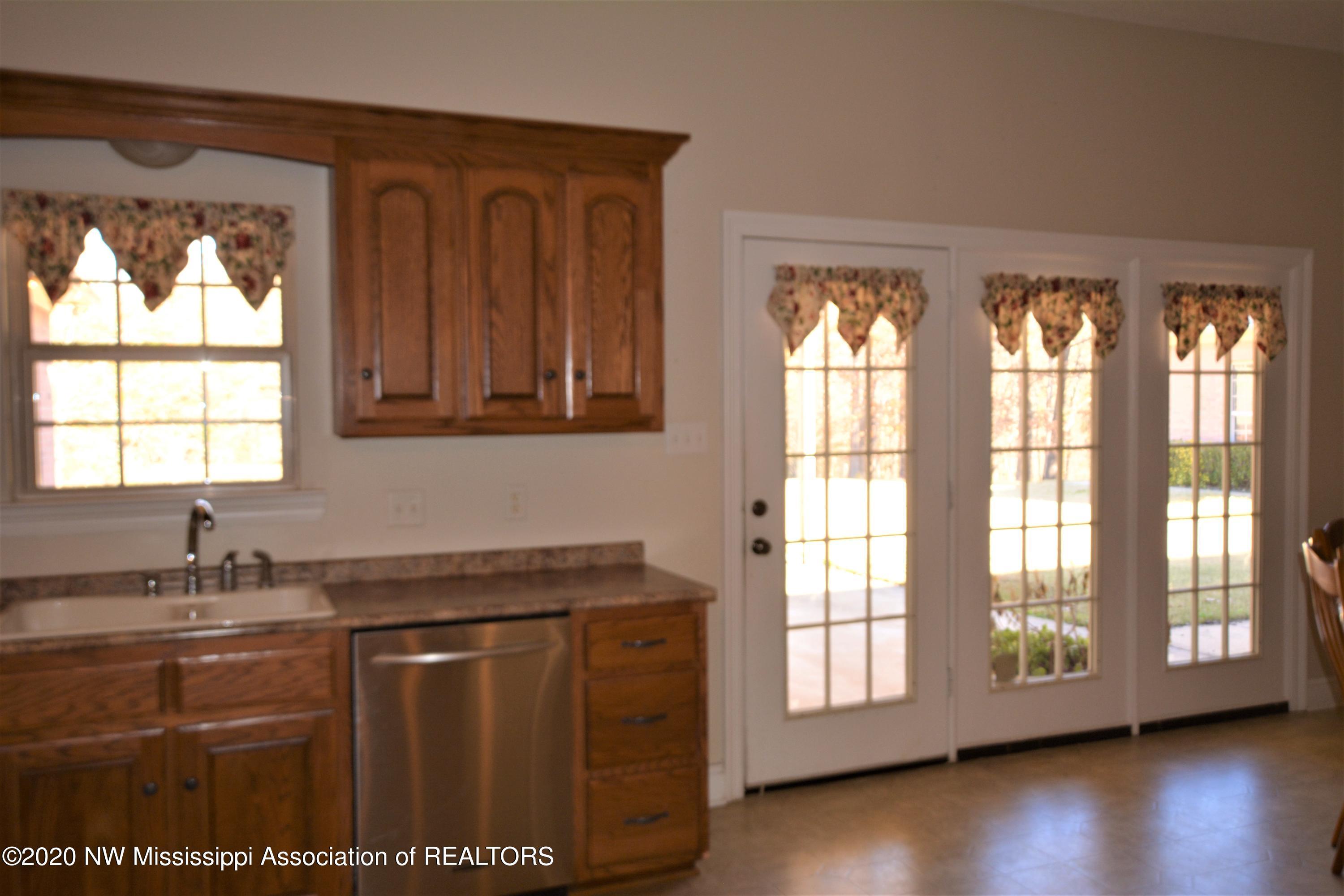 4720 Byhalia Road Hernando, MS 38632 - Photo 10 of 49 Kitchen