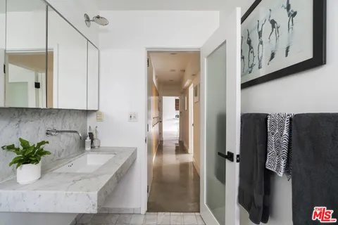 $799,000 | 1145 Larrabee Street, Unit 9, West Hollywood, CA 90069