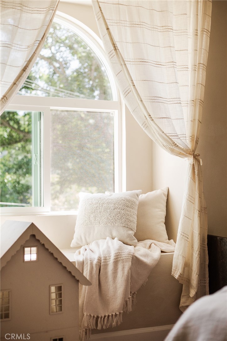 718 Sunnyhill Drive Los Angeles, CA 90065 - Photo 25 of 28 a living room with a couch