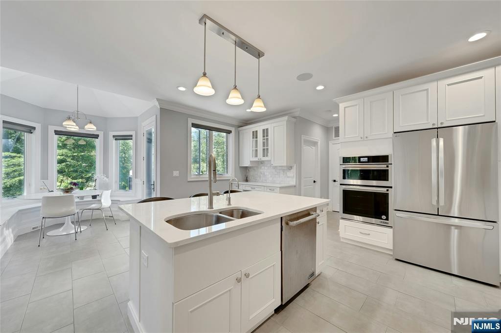 697 Terrace Drive Paramus, NJ 07652 - Photo 9 of 30