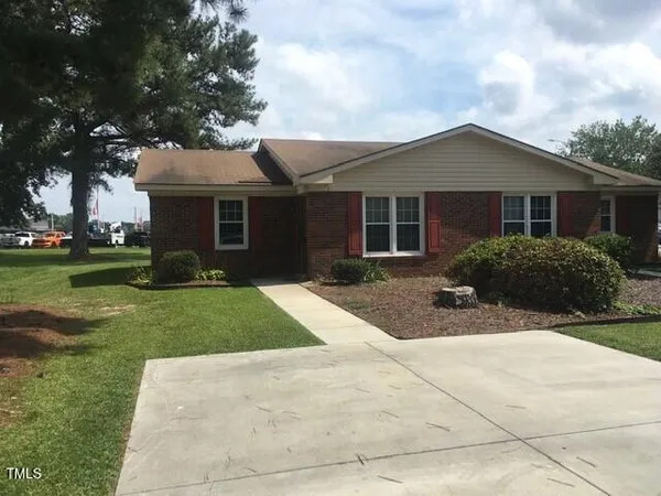 $1,260 | 2 North Sussex Drive, Unit B, Smithfield, NC 27577