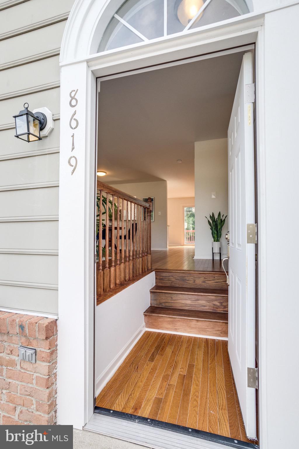 8619 Beech Hollow Lane Springfield, VA 22153 - Photo 3 of 57