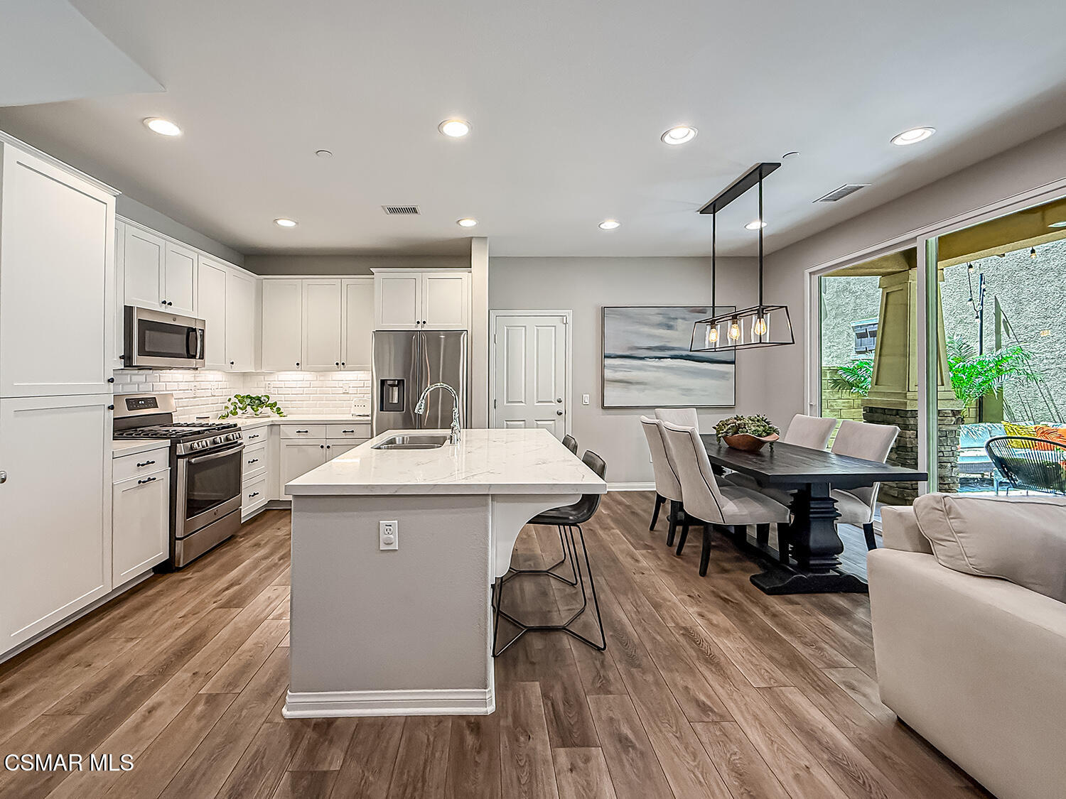 230 Stonegate Road Camarillo, CA 93010 - Photo 7 of 43 bLiving Dining and Kitchen5
