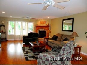 2413 Shabbona Drive Springfield, IL 62702 - Photo 8 of 12 Gallery Image 8