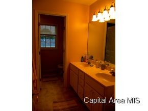 2413 Shabbona Drive Springfield, IL 62702 - Photo 10 of 12 Gallery Image 10