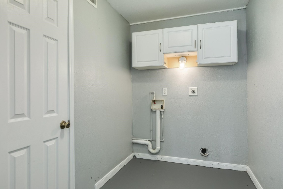 640 Whitten Street Clute, TX 77531 - Photo 13 of 34