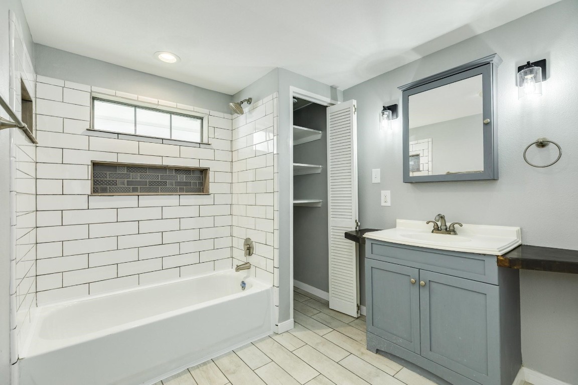 640 Whitten Street Clute, TX 77531 - Photo 16 of 34