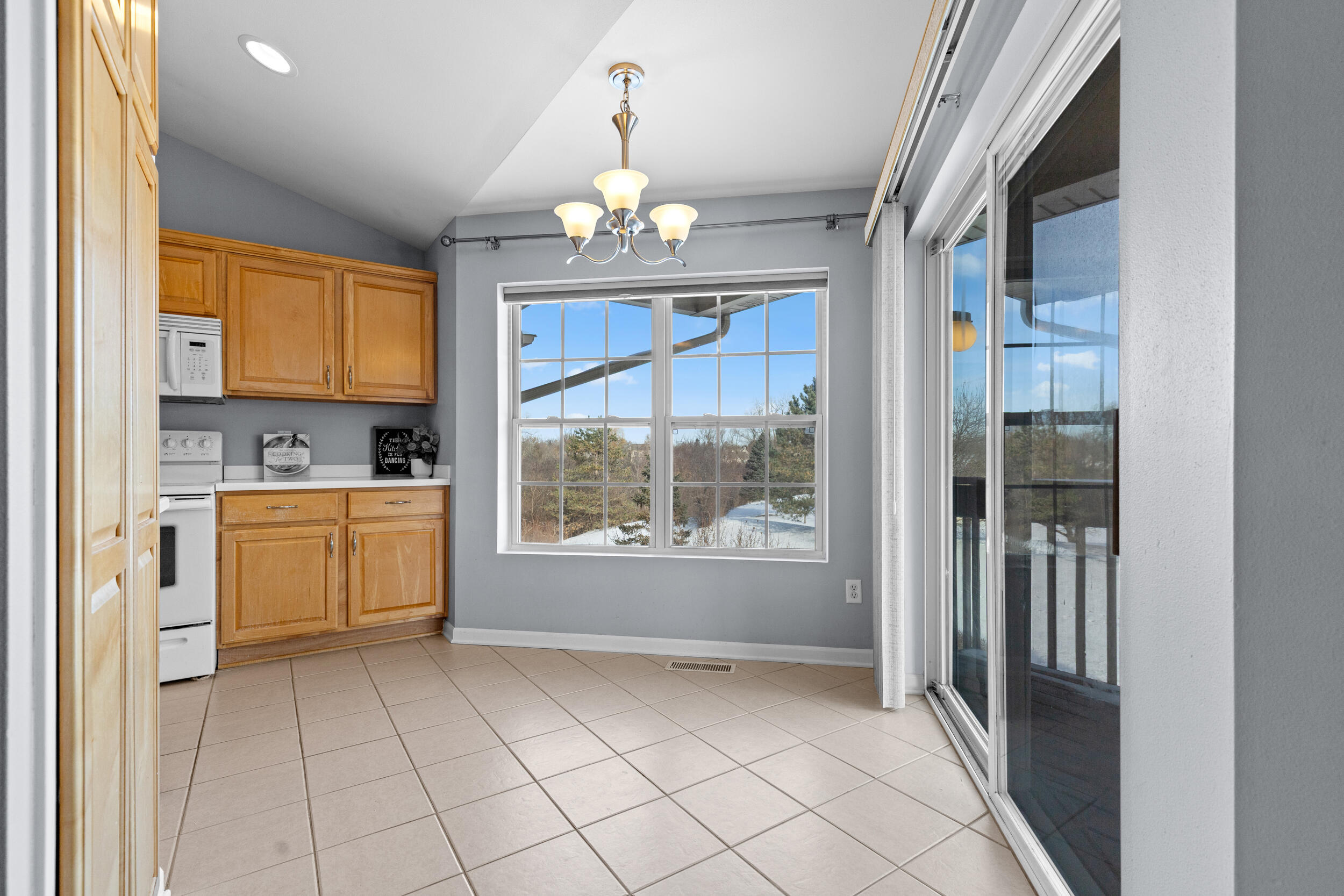 9155 West Elm Court, Unit E Franklin, WI 53132 - Photo 15 of 33 Kitchenette