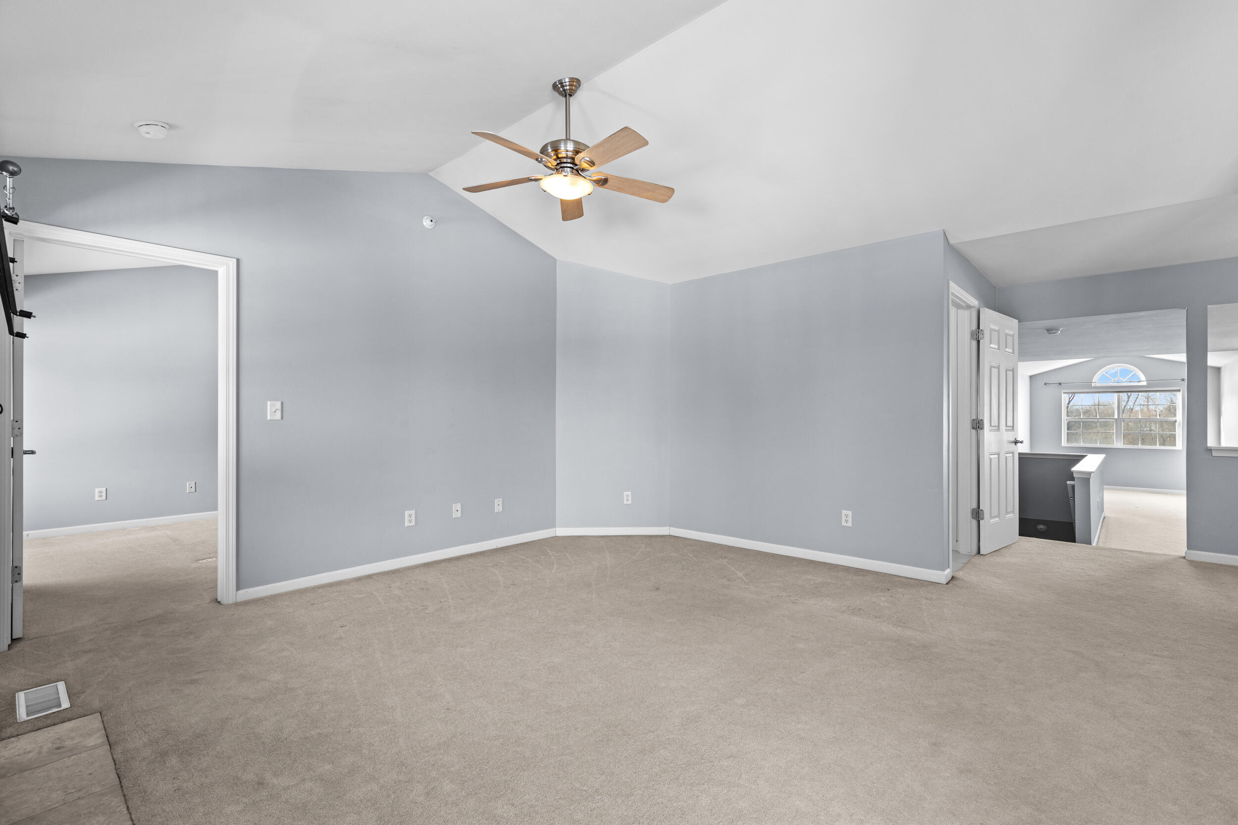 9155 West Elm Court, Unit E Franklin, WI 53132 - Photo 17 of 33 Living Room