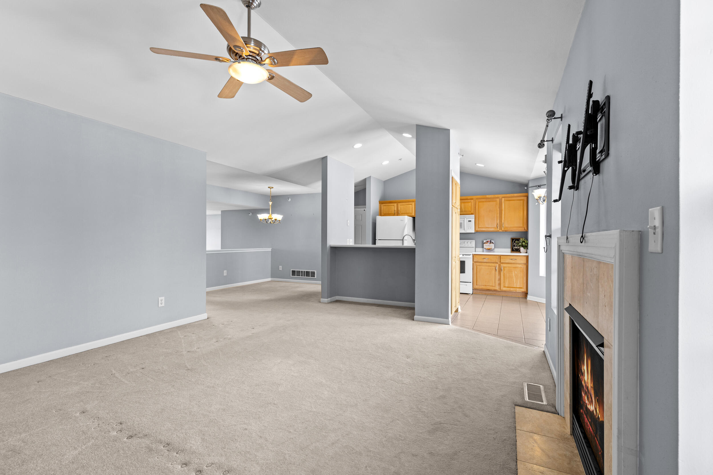 9155 West Elm Court, Unit E Franklin, WI 53132 - Photo 19 of 33 Living Room