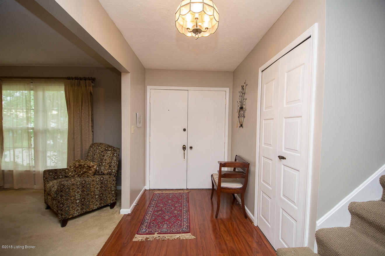 10401 St Rene Road Louisville, KY 40299 - Photo 5 of 41 Entry Foyer