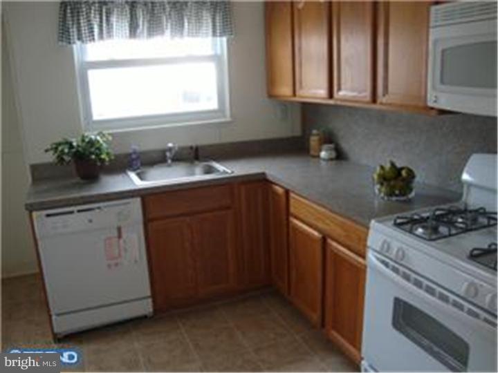 51 Lamport Road Upper Darby, PA 19082 - Photo 6 of 14