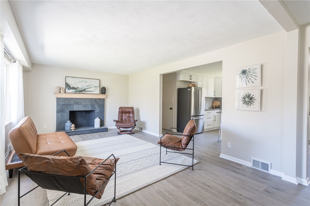 235 Longview Drive Webster, NY 14580 - Photo 3 of 21 Living room