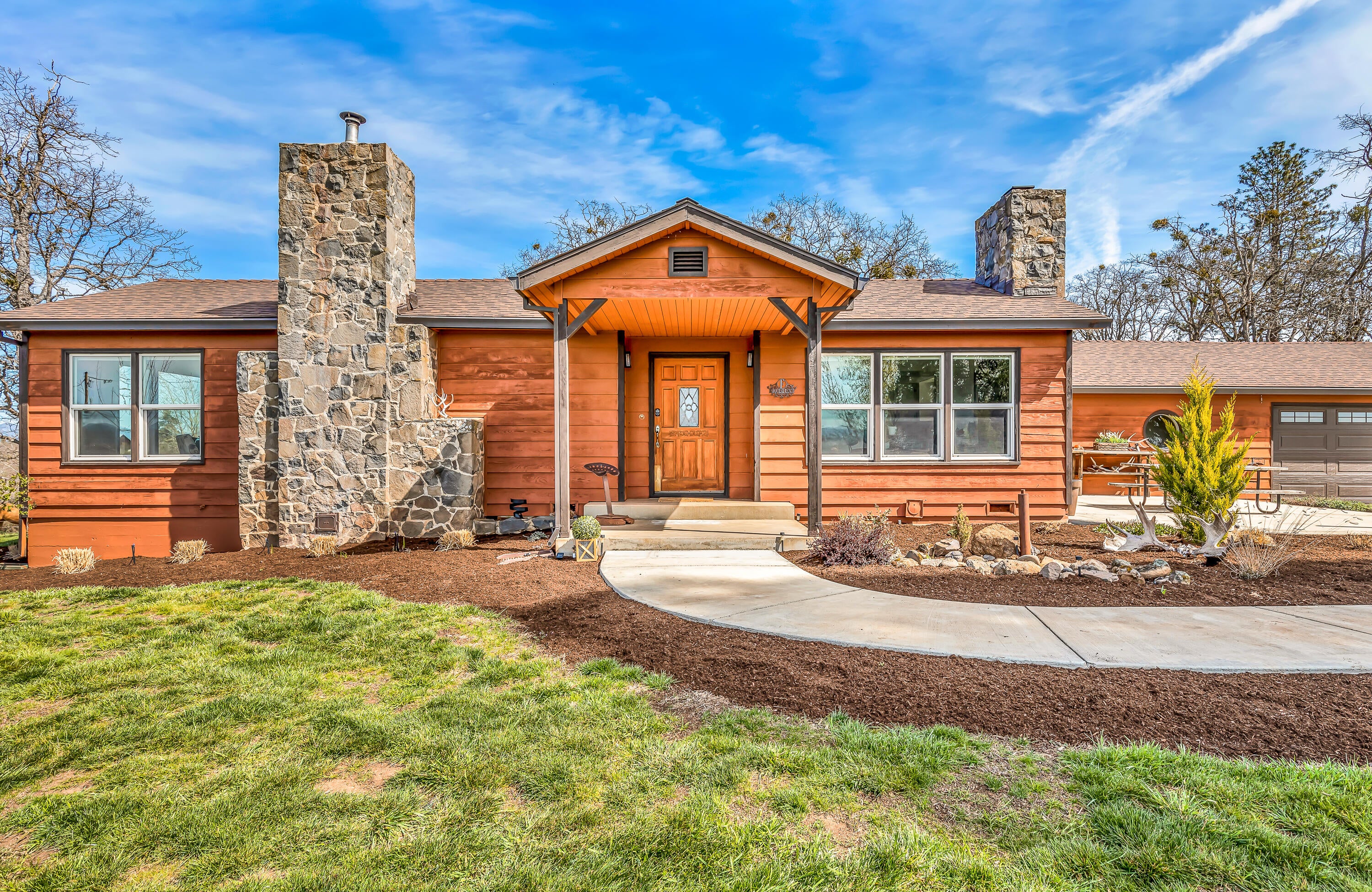 13615 Agate Road Eagle Point, OR 97524 - Photo 6 of 54 6