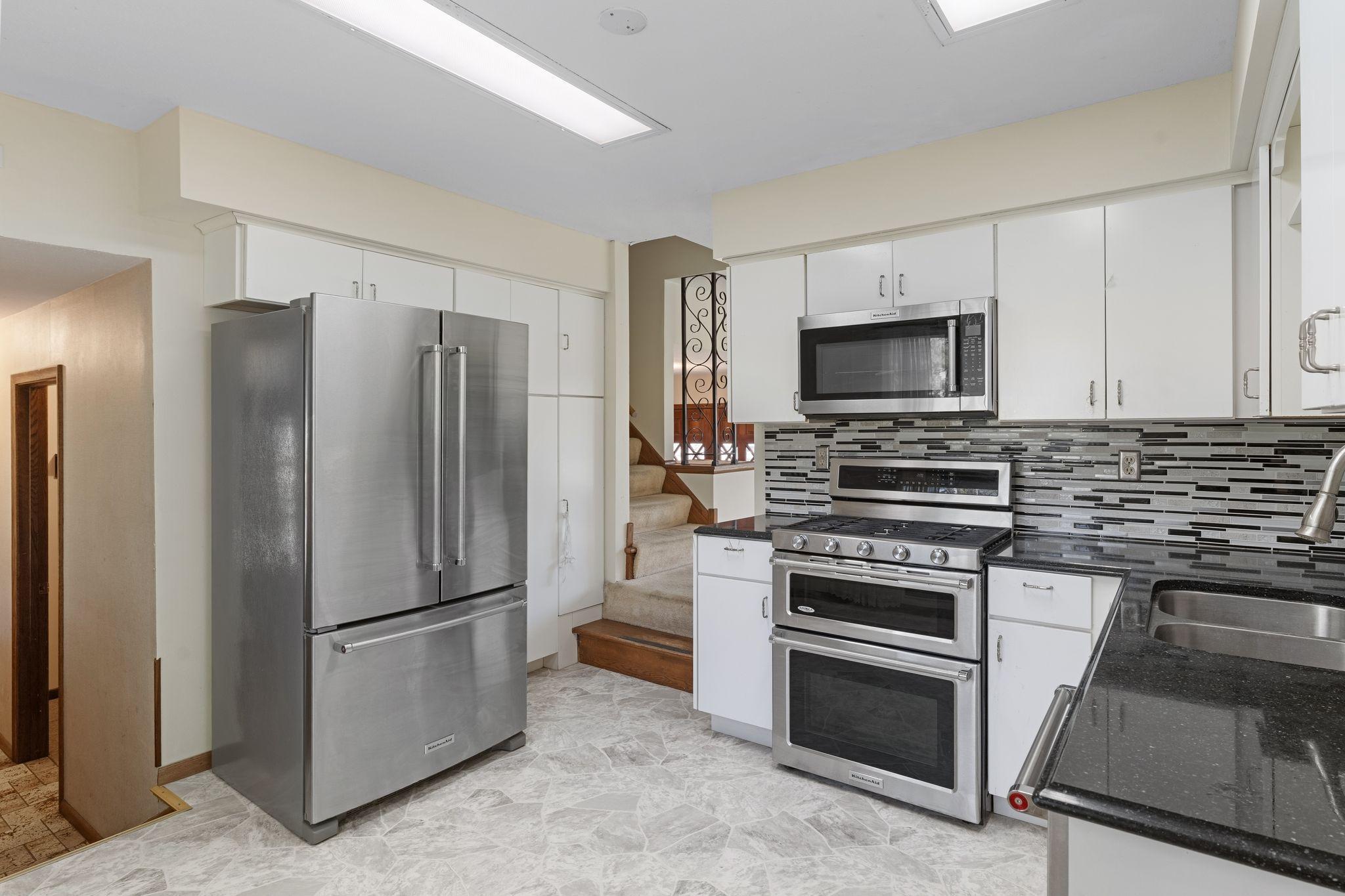 9908 Oxborough Road Bloomington, MN 55437 - Photo 11 of 38 Gallery Image 11