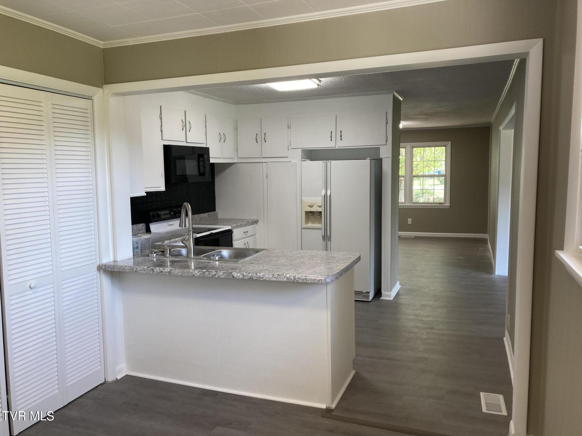 124 Cates Corner Road Hampton, TN 37658 - Photo 11 of 33 IMG_2574