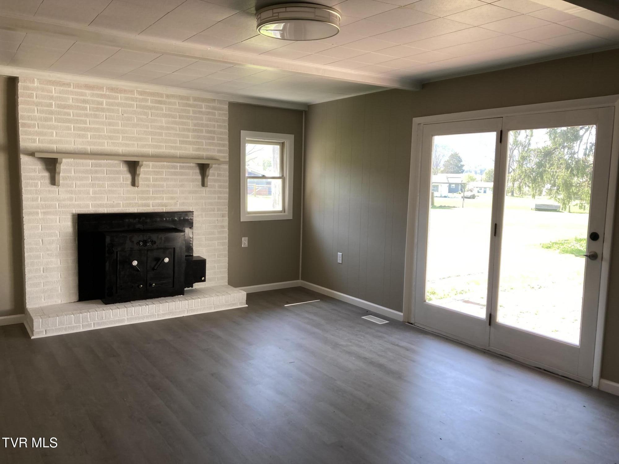 124 Cates Corner Road Hampton, TN 37658 - Photo 15 of 33 IMG_2581