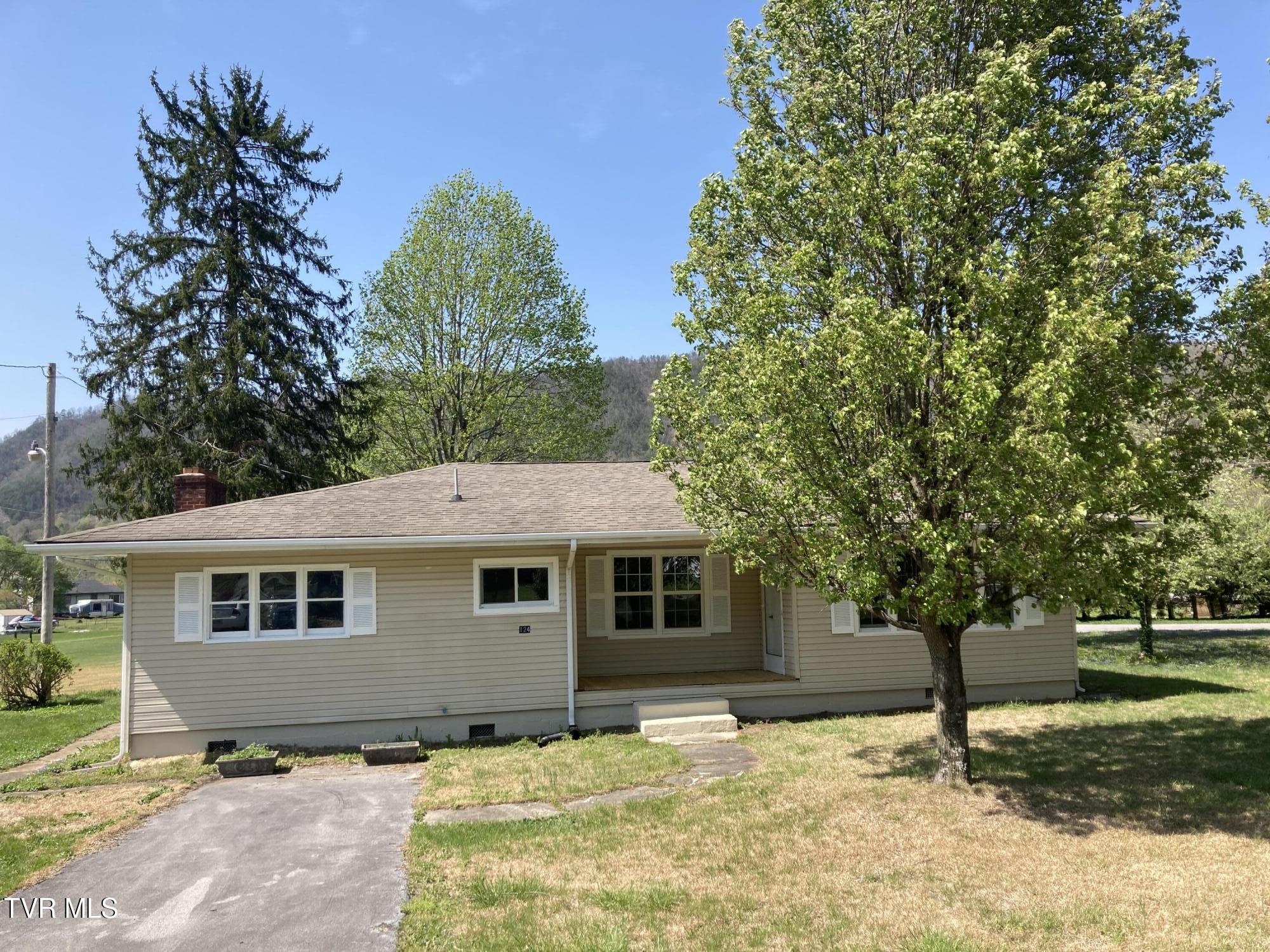 124 Cates Corner Road Hampton, TN 37658 - Photo 2 of 33 IMG_2549