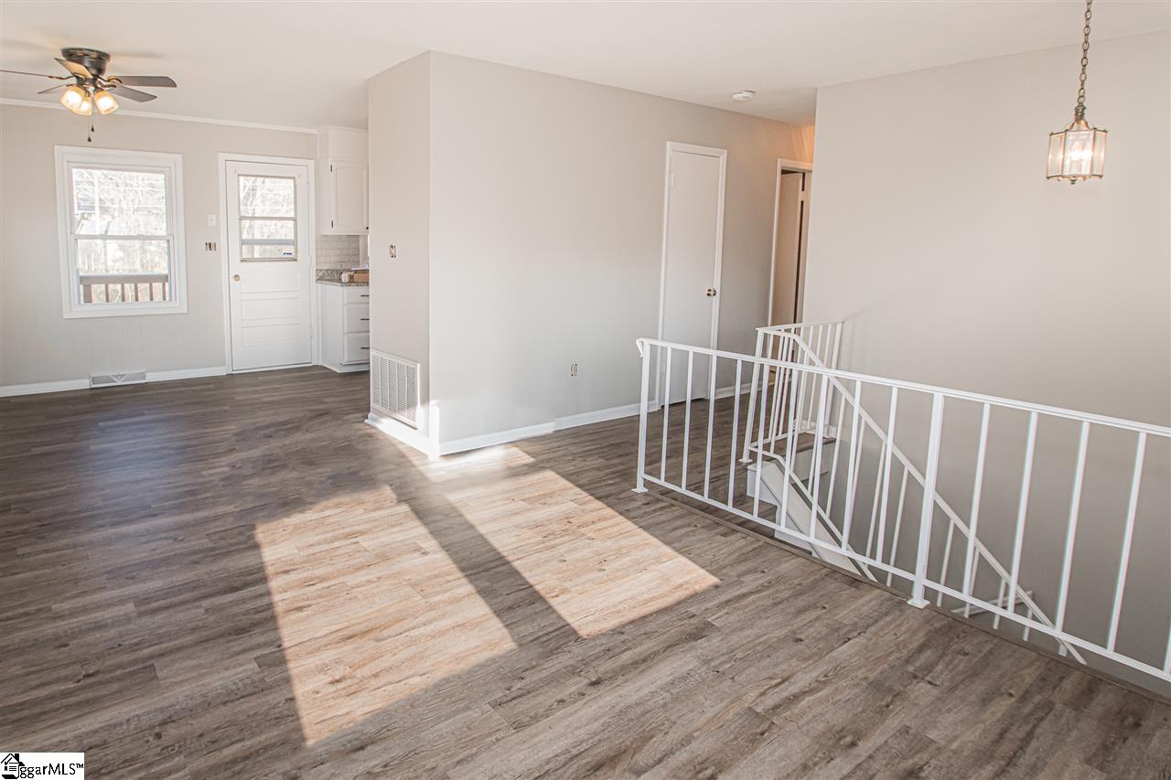113 Montclair Road Mauldin, SC 29662 - Photo 3 of 26 Gallery Image 3