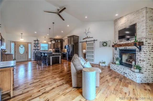 $995,000 | 367 Hwy Mm, Eldon, MO 65026