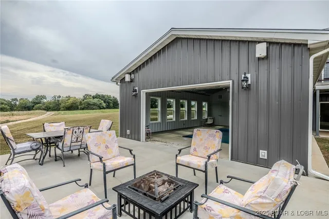 $995,000 | 367 Hwy Mm, Eldon, MO 65026
