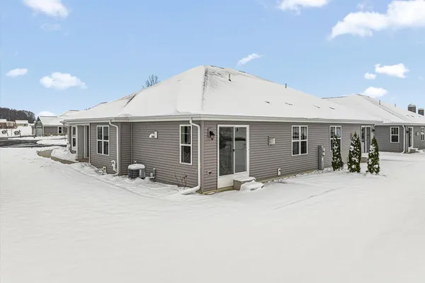 $399,900 | 508 Hunter Oaks Boulevard, Unit 902, Watertown, WI 53094