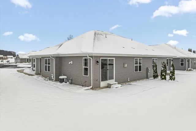 $399,900 | 508 Hunter Oaks Boulevard, Unit 902, Watertown, WI 53094