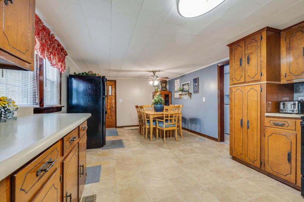 9729 Sandlick Road Bee, VA 24217 - Photo 10 of 32 Gallery Image 10