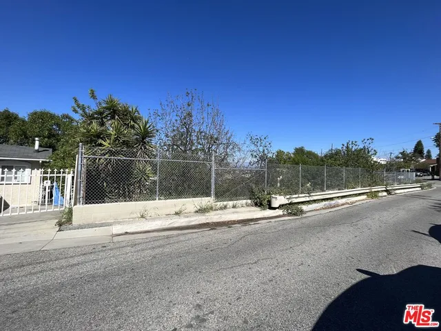 a view of a pathway of a building