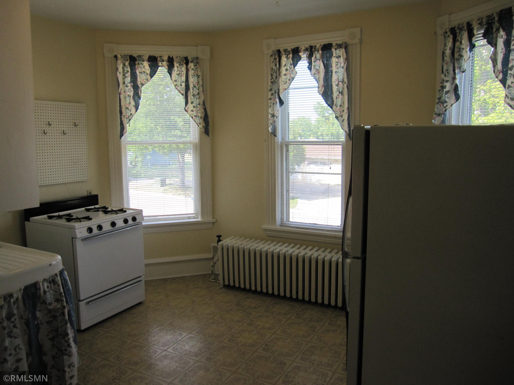 804 South 4th Street St. Peter, MN 56082 - Photo 16 of 42