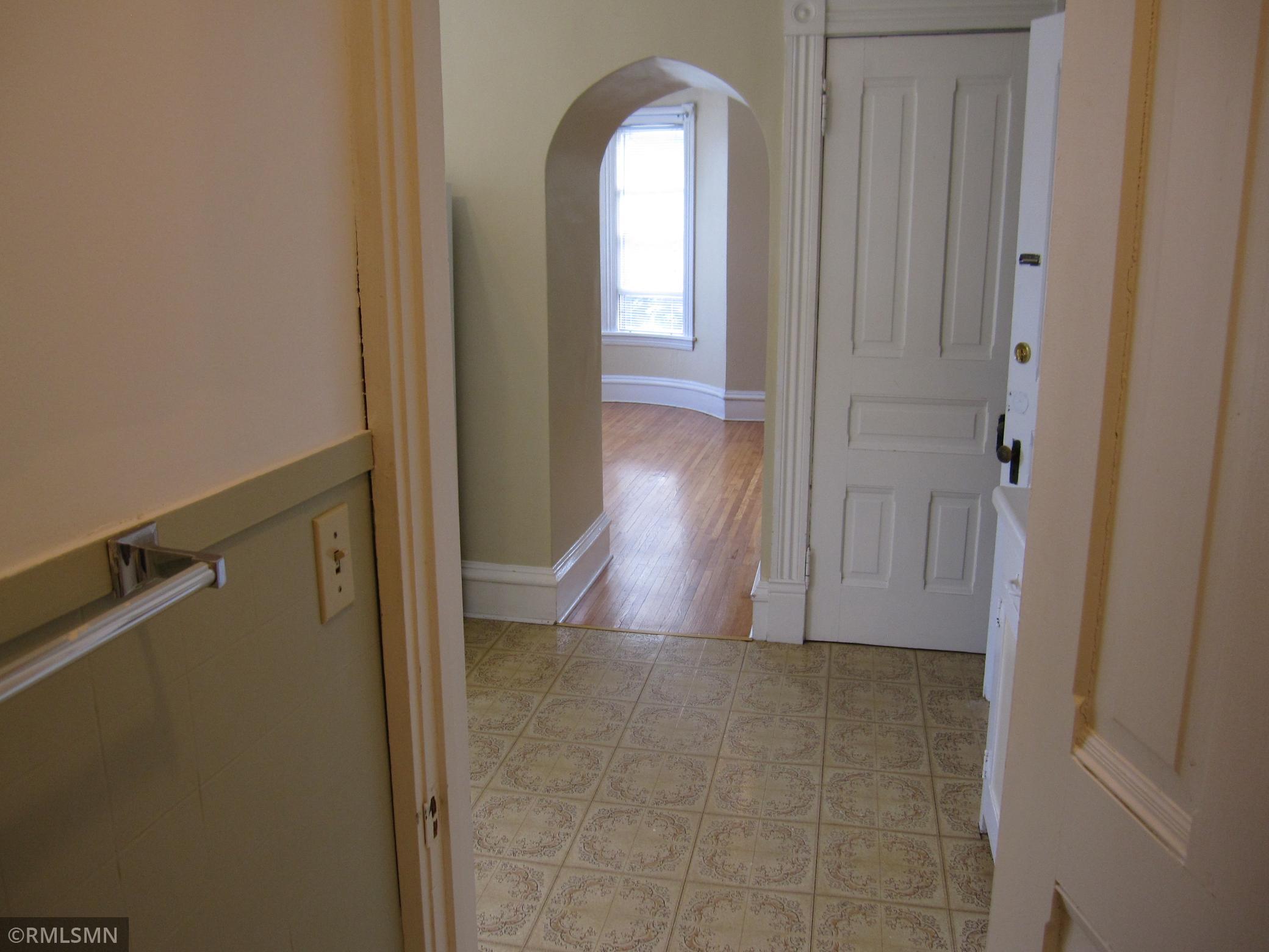 804 South 4th Street St. Peter, MN 56082 - Photo 8 of 42