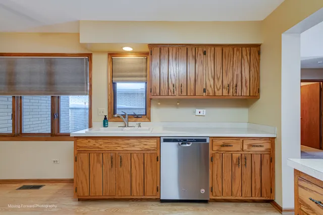 $350,000 | 7709 West 158th Court, Orland Park, IL 60462