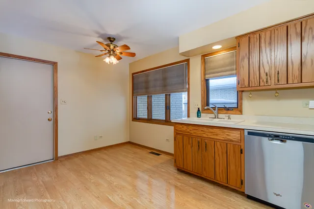 $350,000 | 7709 West 158th Court, Orland Park, IL 60462