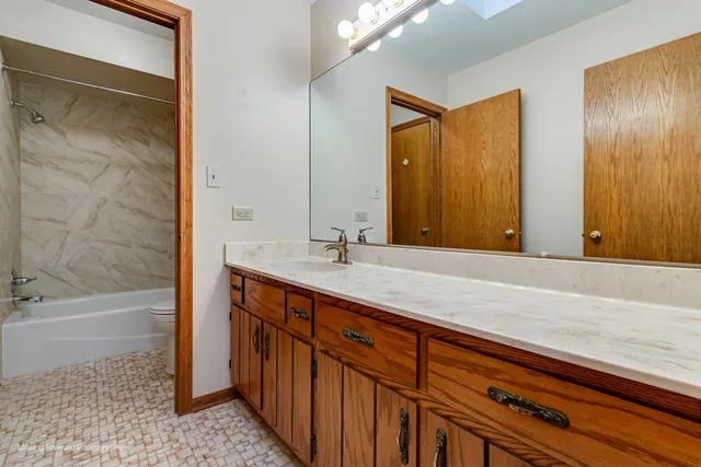 $350,000 | 7709 West 158th Court, Orland Park, IL 60462