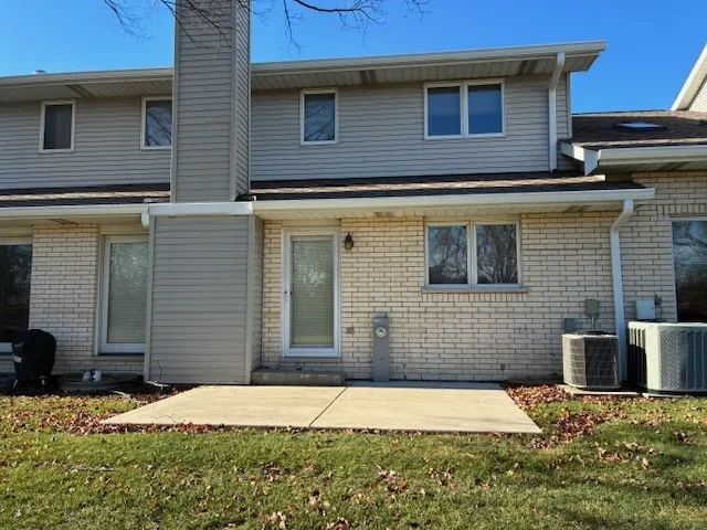 $350,000 | 7709 West 158th Court, Orland Park, IL 60462
