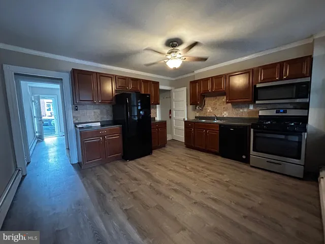 $1,875 | 73 West 5th Street, Bridgeport, PA 19405