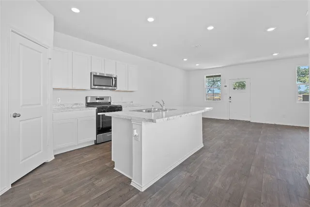 $285,990 | 313 Puerto Plata Avenue, Bastrop, TX 78602