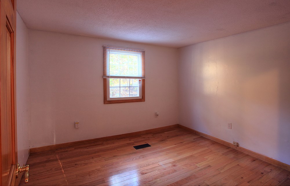 207 High Range Road Londonderry, NH 03053 - Photo 12 of 16
