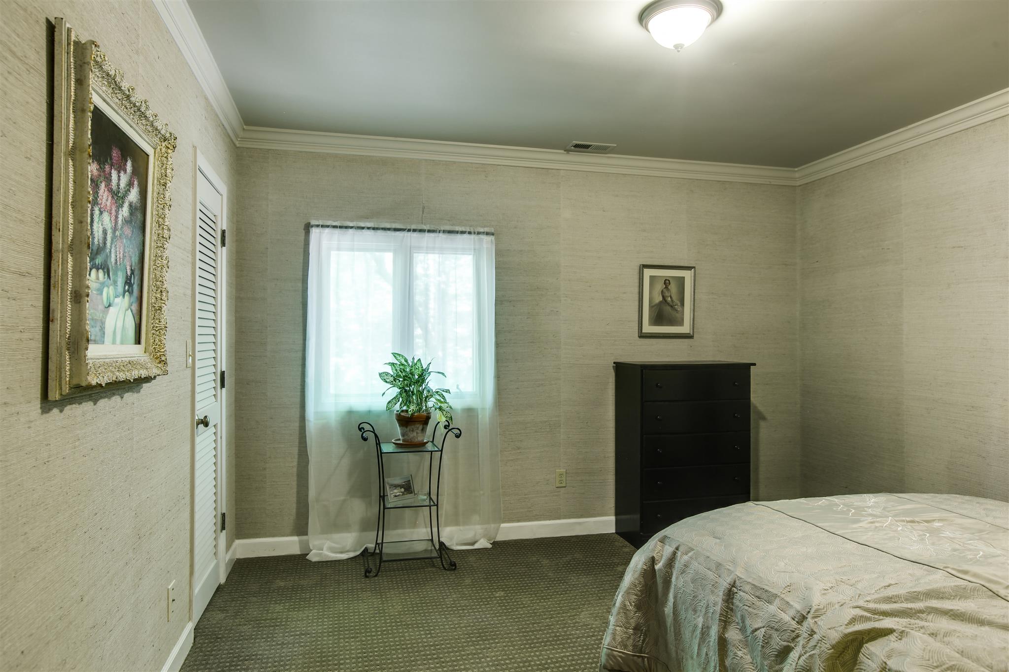 823 High Point Ridge Road Franklin, TN 37069 - Photo 25 of 30 a bedroom with a bed and a potted plant