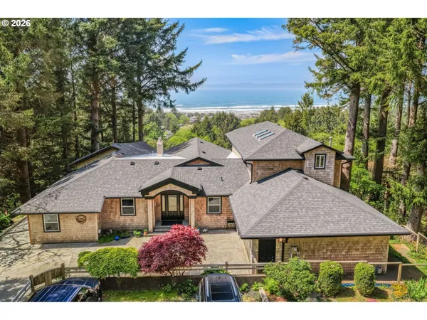$1,995,000 | 384 East Sunset Boulevard, Cannon Beach, OR 97110