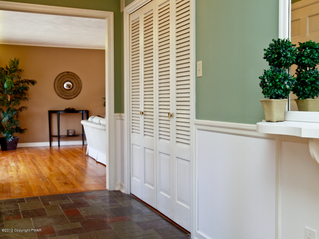 250 Grange Road Mount Pocono, PA 18344 - Photo 6 of 37 Foyer