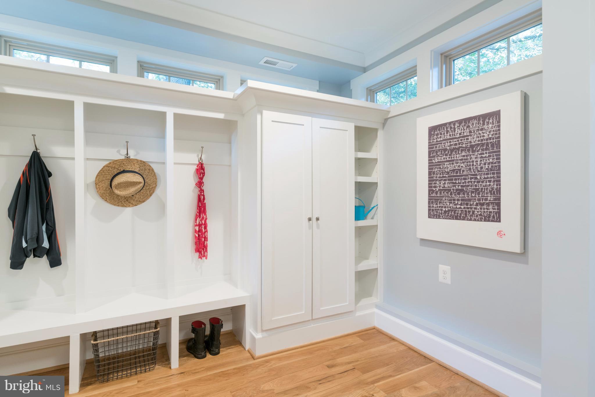 1301 Namassin Road Alexandria, VA 22308 - Photo 3 of 30 Interior (General)