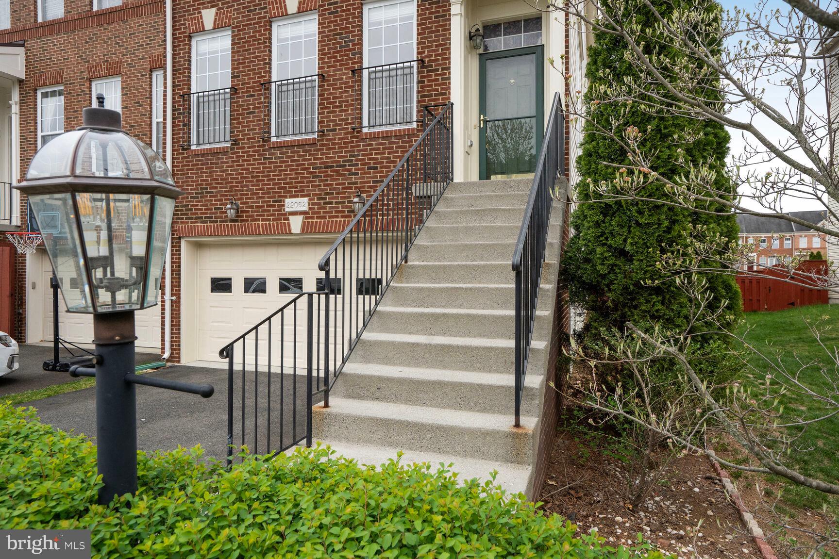 22062 Dilworth Square Broadlands, VA 20148 - Photo 2 of 35