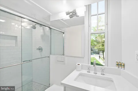 $2,550 | 2869 28th Street Northwest, Unit 202, Washington, DC 20008