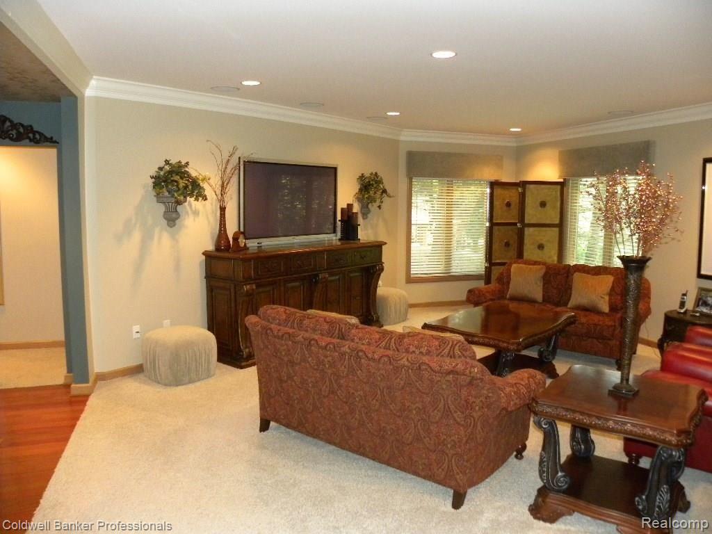26219 Northpointe Farmington Hills, MI 48331 - Photo 9 of 31