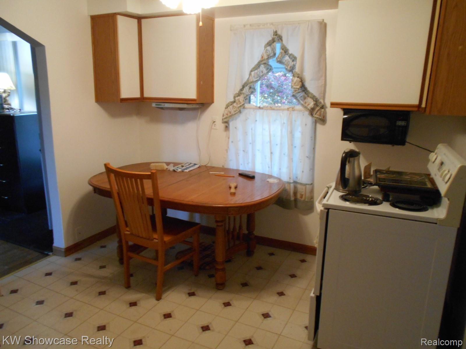 2442 Elmcrest Road Sterling Heights, MI 48310 - Photo 8 of 18 DSCN3961.JPG