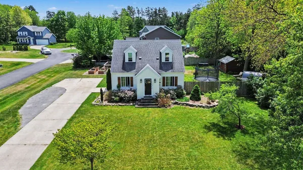 $379,900 | 1222 32nd Street, Holland, MI 49423