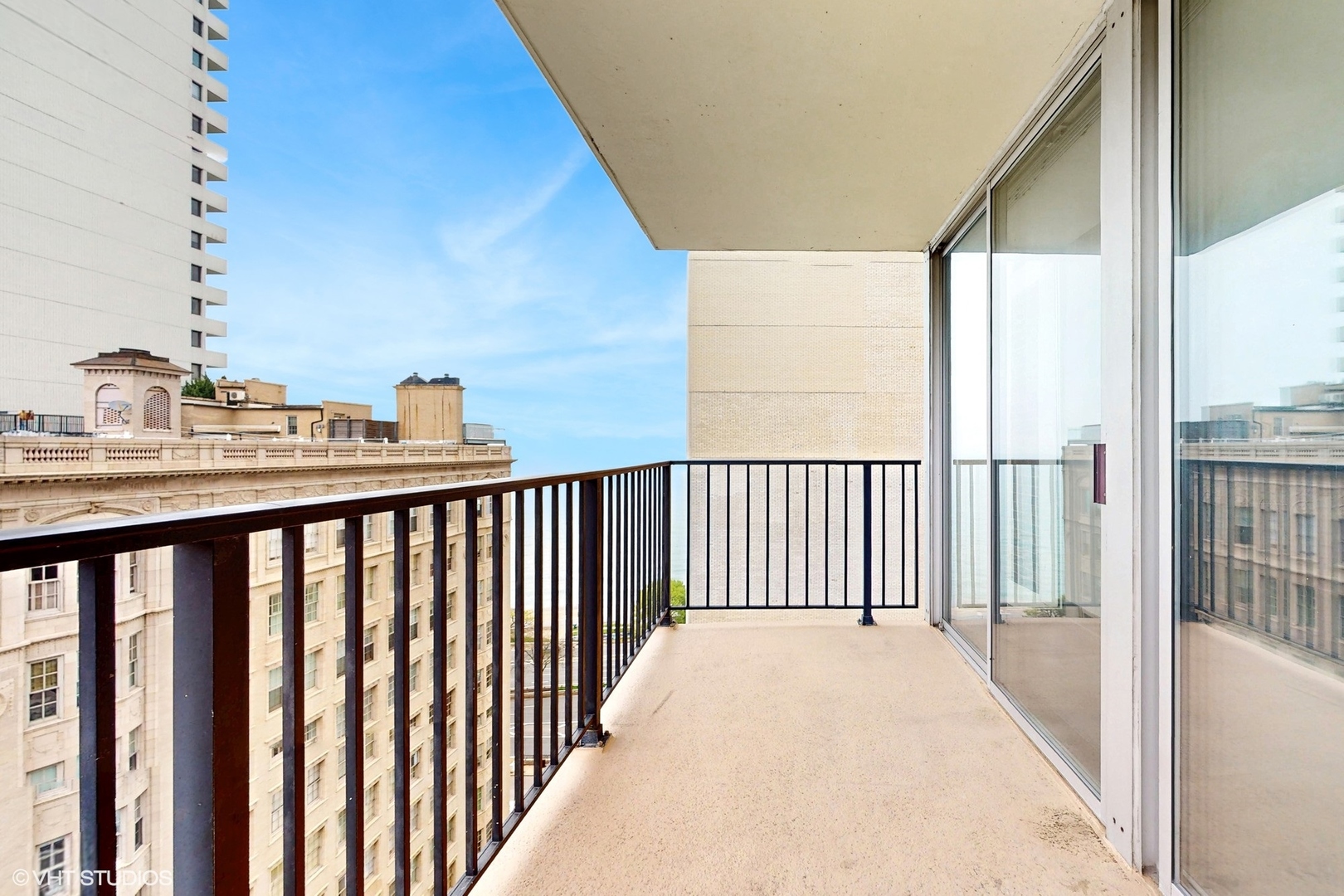 71 East Division Street, Unit 1801 Chicago, IL 60611 - Photo 25 of 31 a view of a balcony